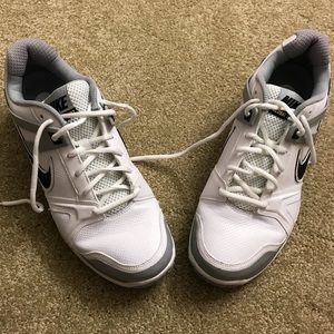 EUC Men’s white Nike tennis shoes size 11.5
